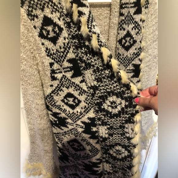 Women’s fur trim cardigan by Venus - Picture 7 of 14